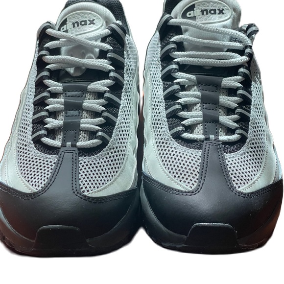 Women’s Air Max ‘95 LX, size 8.5 - Picture 3 of 9